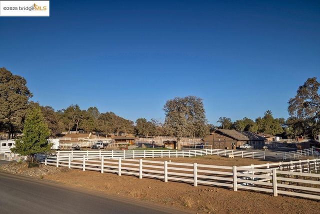 20747 Rising Hill Cir, Groveland, CA 95321