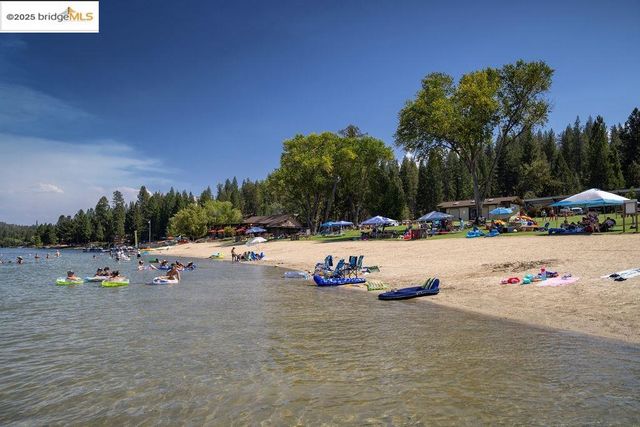 20747 Rising Hill Cir, Groveland, CA 95321