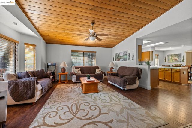 20747 Rising Hill Cir, Groveland, CA 95321