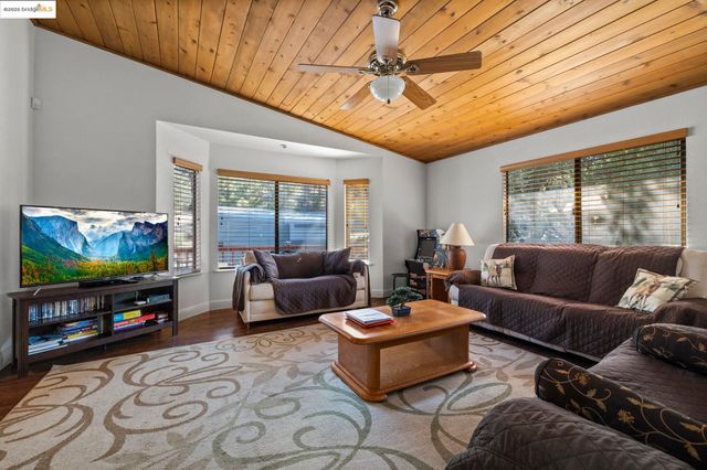 20747 Rising Hill Cir, Groveland, CA 95321