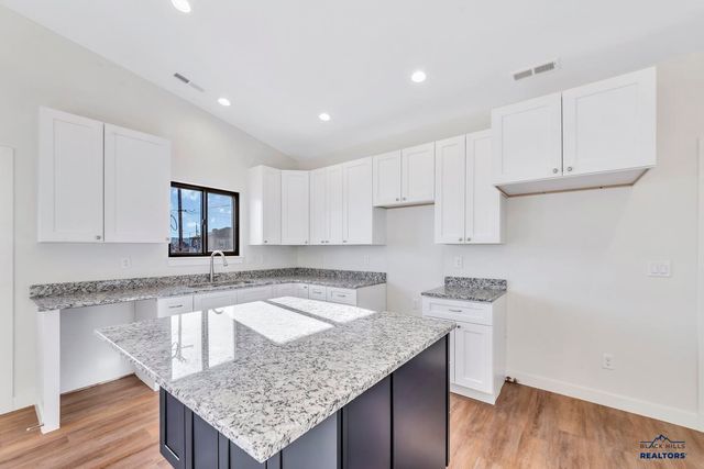 3226 W RAPID, Rapid City, SD 57702