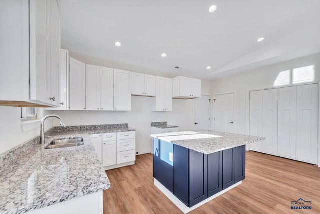 3226 W RAPID, Rapid City, SD 57702