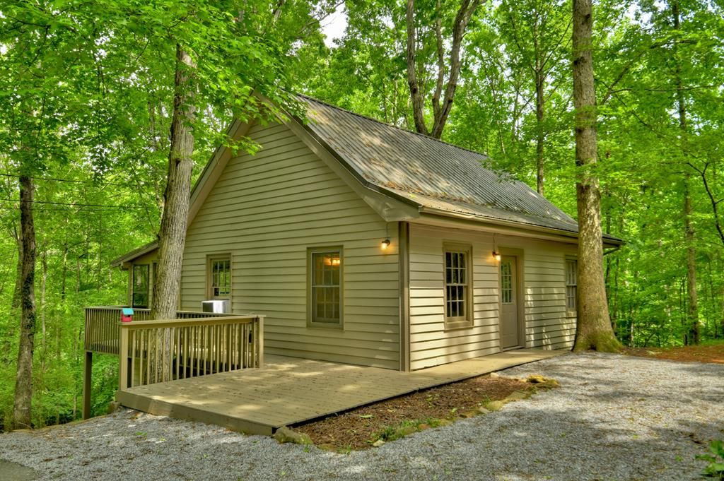 94 Woodglen Court, Ellijay, GA 30540