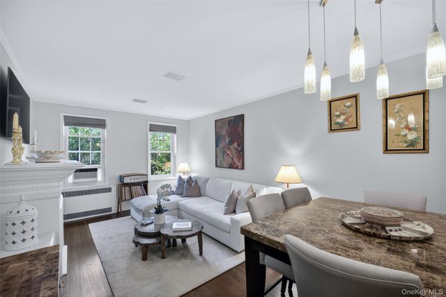 17 Gaynor Avenue 1D, Manhasset, NY 11030