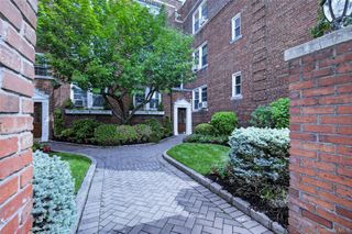 17 Gaynor Avenue 1D, Manhasset, NY 11030