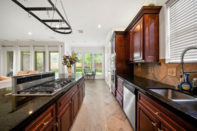 11530 Legend Manor Drive, Houston, TX 77082