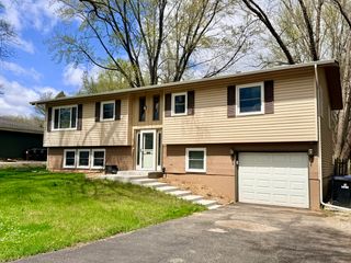 2704 Myang Avenue, Mchenry, IL 60050