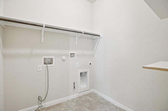 176 Mayney LN, Leander, TX 78641