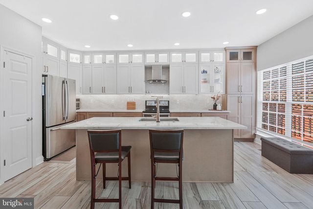 5185 BALLYCASTLE CIR, Alexandria, VA 22315