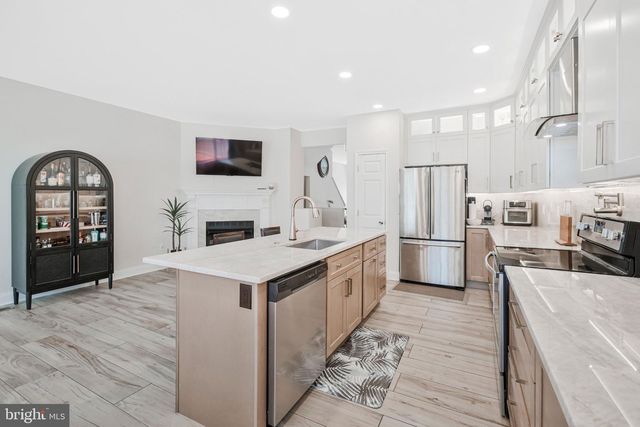 5185 BALLYCASTLE CIR, Alexandria, VA 22315