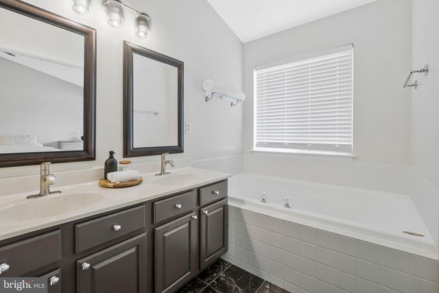 5185 BALLYCASTLE CIR, Alexandria, VA 22315
