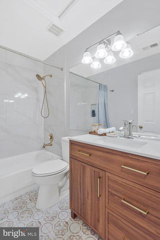 5185 BALLYCASTLE CIR, Alexandria, VA 22315