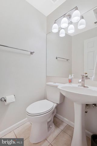 5185 BALLYCASTLE CIR, Alexandria, VA 22315