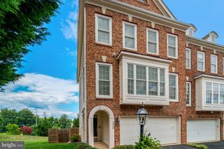 3348 WILTON CREST CT, Alexandria, VA 22310