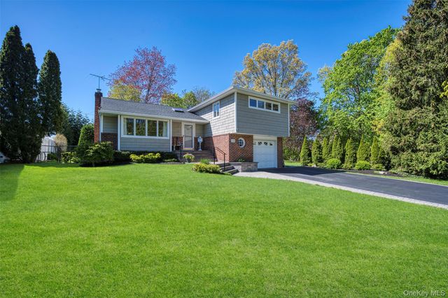 180 Radcliff Drive, East Norwich, NY 11732