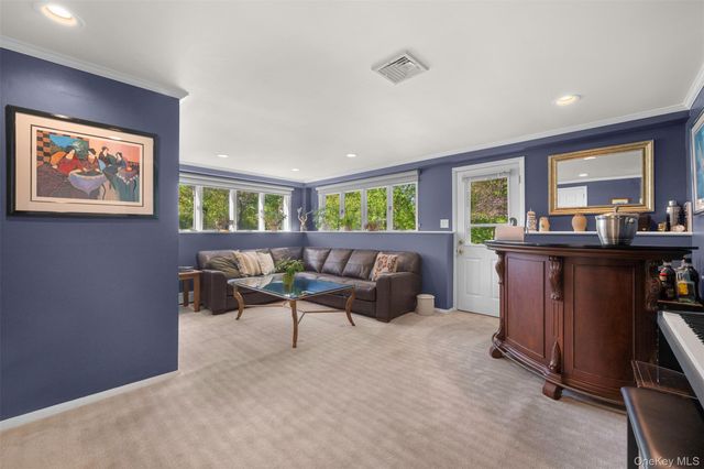 180 Radcliff Drive, East Norwich, NY 11732