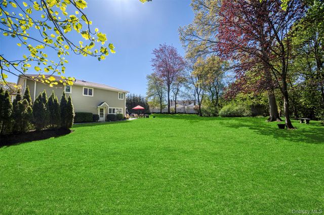 180 Radcliff Drive, East Norwich, NY 11732