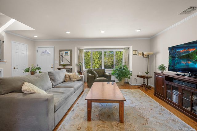 180 Radcliff Drive, East Norwich, NY 11732