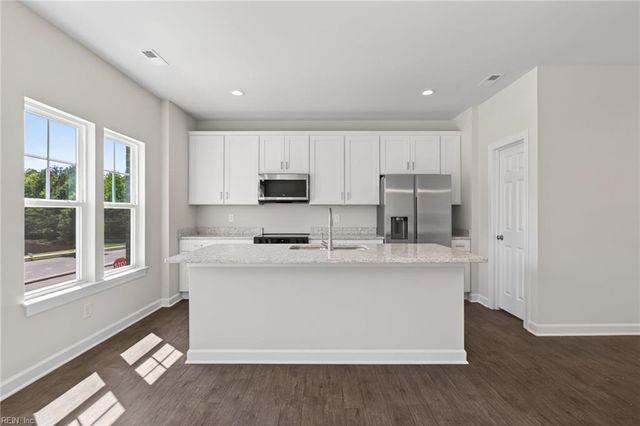 615 Commonwealth DR, Yorktown, VA 23693