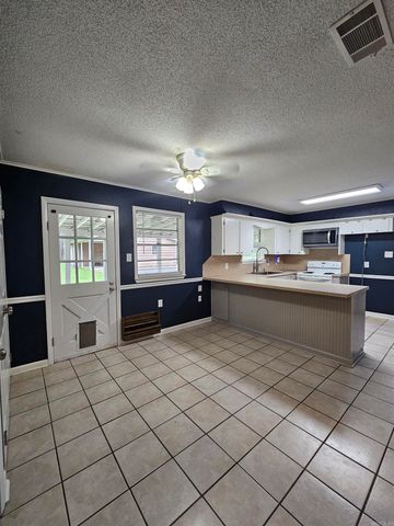 11312 Vine St, Shannon Hills, AR 72103