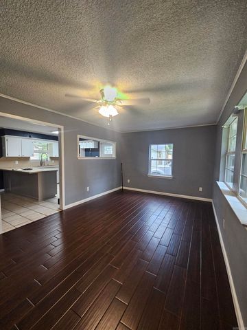 11312 Vine St, Shannon Hills, AR 72103