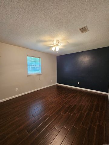 11312 Vine St, Shannon Hills, AR 72103