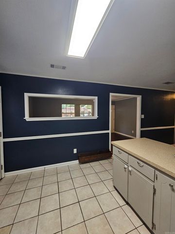 11312 Vine St, Shannon Hills, AR 72103