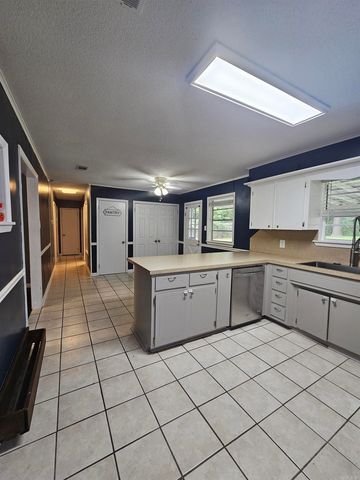 11312 Vine St, Shannon Hills, AR 72103
