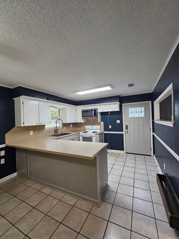 11312 Vine St, Shannon Hills, AR 72103