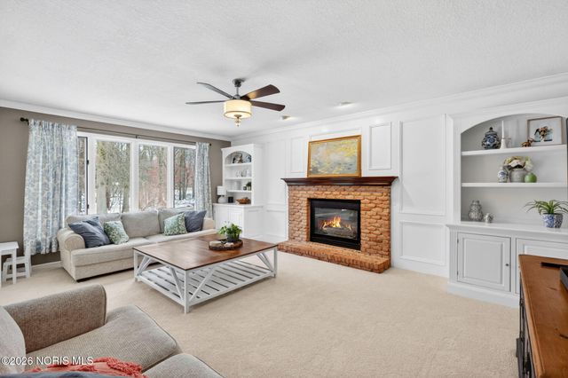 807 Saint Annes Drive, Holland, OH 43528