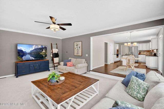 807 Saint Annes Drive, Holland, OH 43528