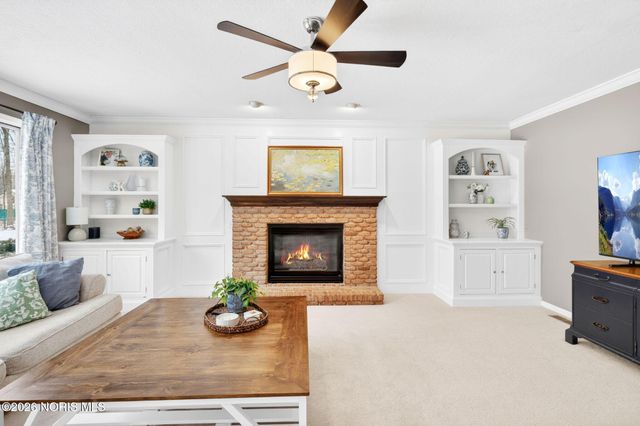 807 Saint Annes Drive, Holland, OH 43528