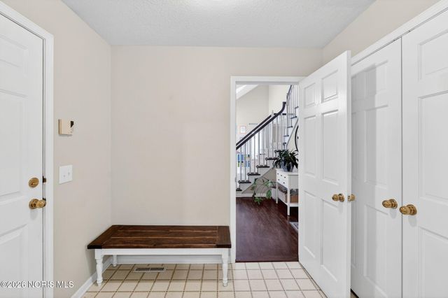 807 Saint Annes Drive, Holland, OH 43528