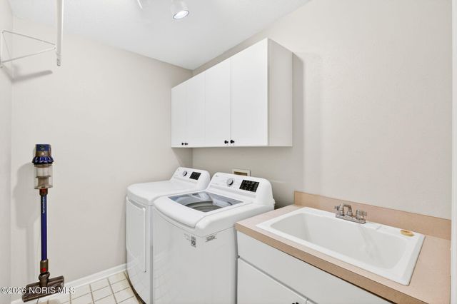 807 Saint Annes Drive, Holland, OH 43528