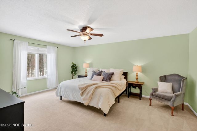 807 Saint Annes Drive, Holland, OH 43528