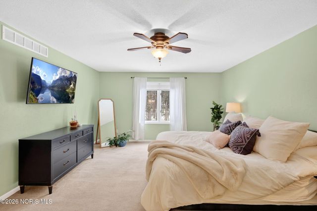 807 Saint Annes Drive, Holland, OH 43528