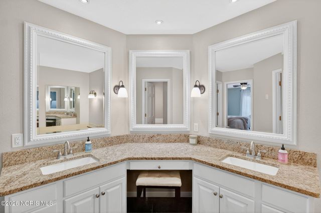 807 Saint Annes Drive, Holland, OH 43528