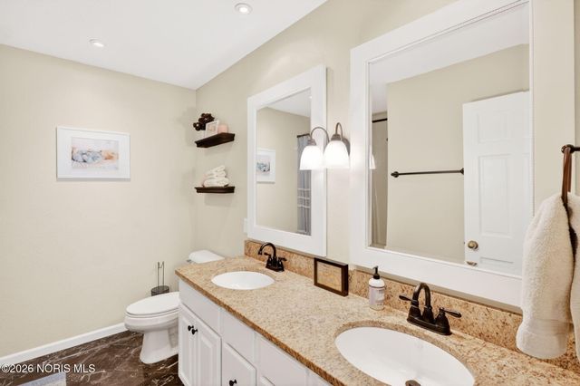 807 Saint Annes Drive, Holland, OH 43528