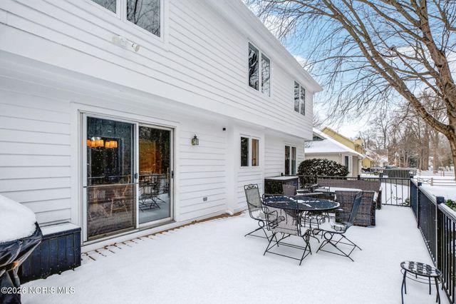 807 Saint Annes Drive, Holland, OH 43528