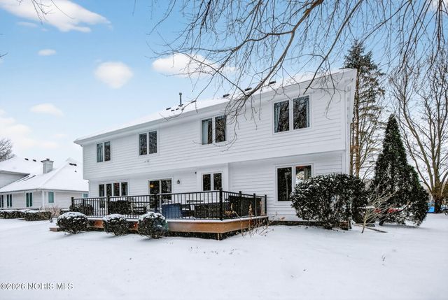 807 Saint Annes Drive, Holland, OH 43528