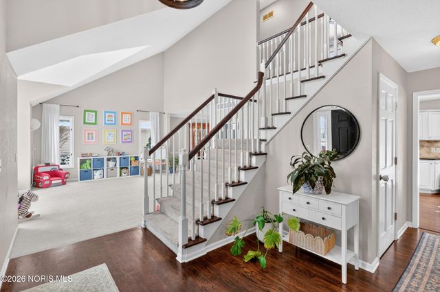 807 Saint Annes Drive, Holland, OH 43528