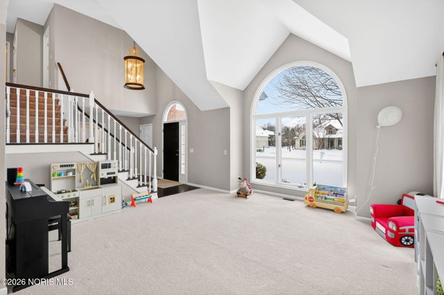 807 Saint Annes Drive, Holland, OH 43528