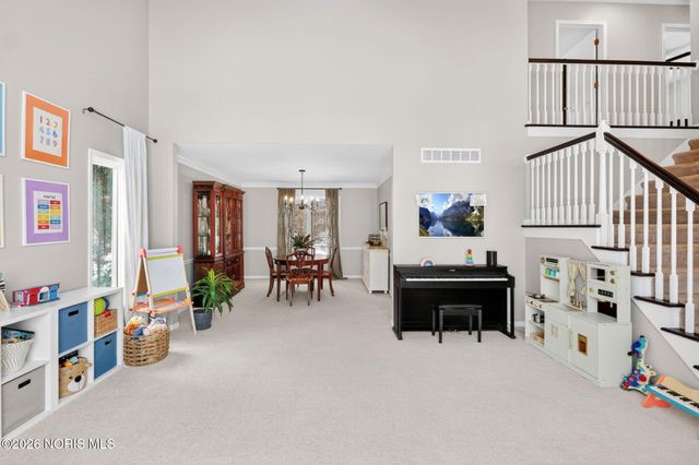 807 Saint Annes Drive, Holland, OH 43528