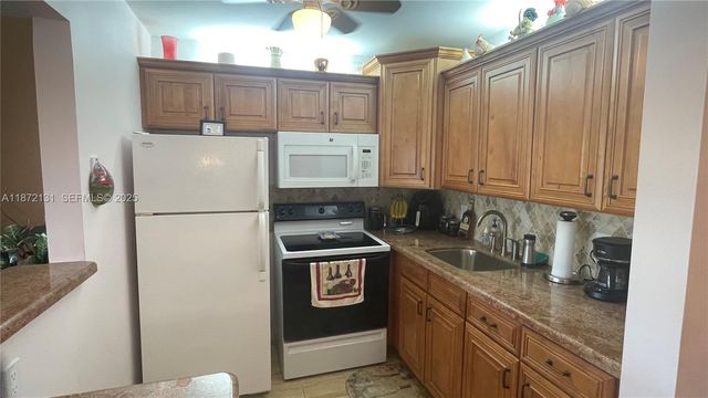 3033 Berkshire B 3033 3033, Deerfield Beach, FL 33442