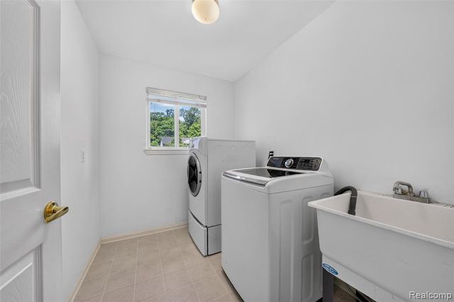 2711 Greenlawn Avenue, Commerce Twp, MI 48382