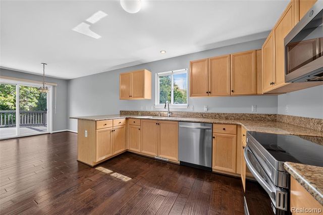 2711 Greenlawn Avenue, Commerce Twp, MI 48382