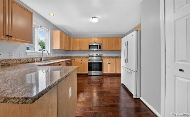 2711 Greenlawn Avenue, Commerce Twp, MI 48382