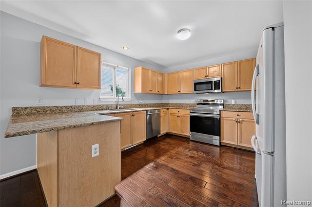2711 Greenlawn Avenue, Commerce Twp, MI 48382