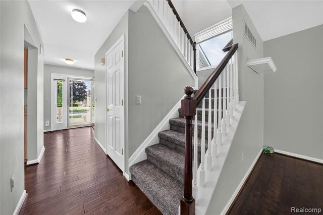 2711 Greenlawn Avenue, Commerce Twp, MI 48382