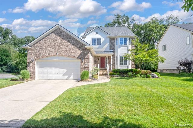 2711 Greenlawn Avenue, Commerce Twp, MI 48382
